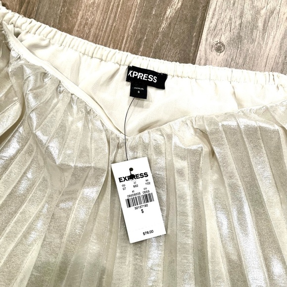 EXPRESS Pleated Off The Shoulder Balloon Sleeve Top SMALL NWT White Metallic - Picture 7 of 13